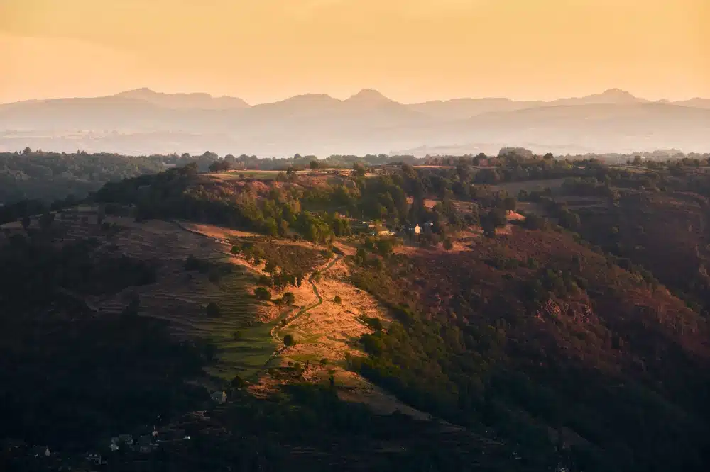 Cantal vu depuis l'aubrac julien rabier
